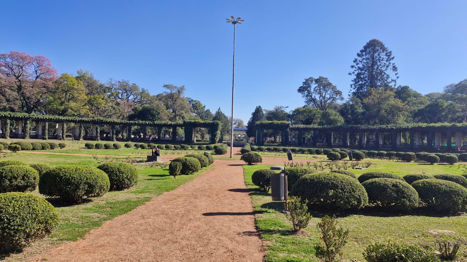 LA PERGOLA Y EL ROSEDAL